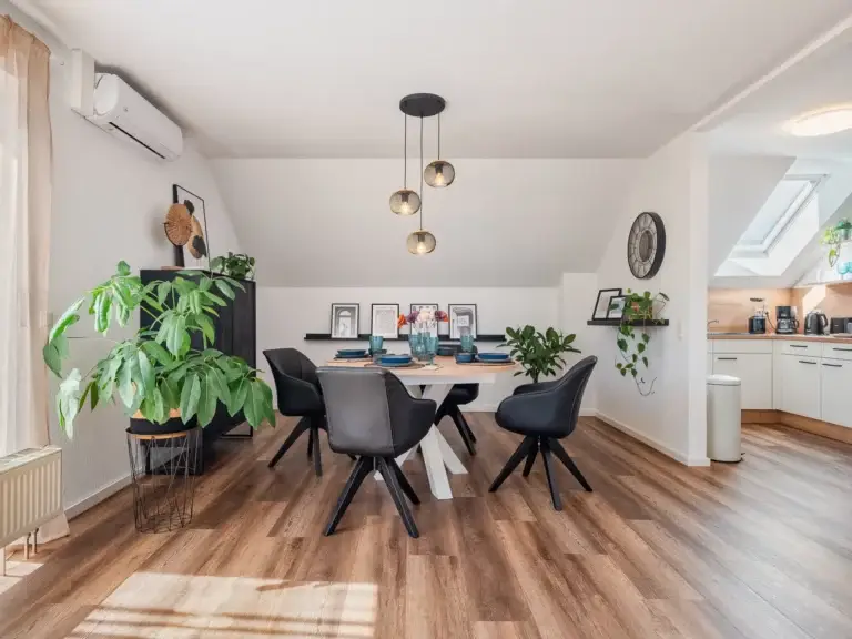 Dining Moonstone