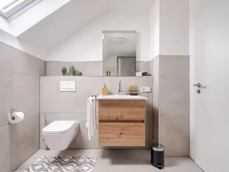 Bright bathroom PEARL