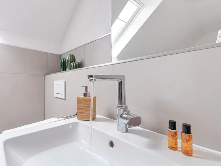 Fully furnished bathroom at PEARL