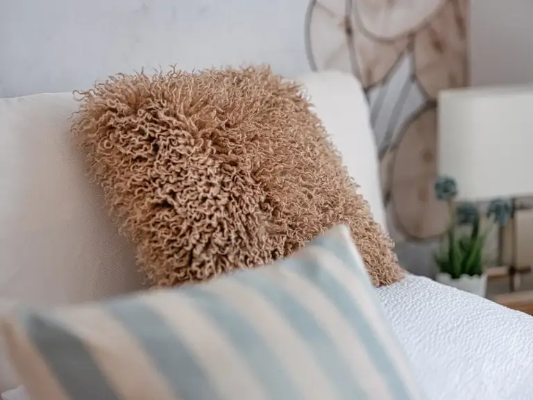 Lovely details in your bedroom PEARL